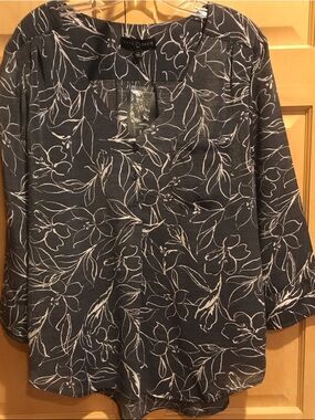 New Fred David Floral Lightweight Blouse